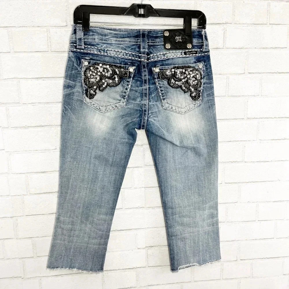 Miss Me Medium Distressed Wash Easy Capri Jeans Women's Waist Size 26